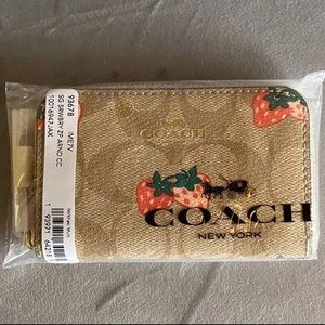 📦📦📦SOLD!!📦📦📦Strawberry Coach  Coin Purse